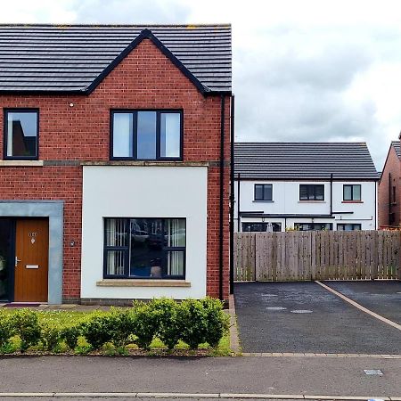 Modern 3 Bedroom Semi Detached Home リマバディ エクステリア 写真