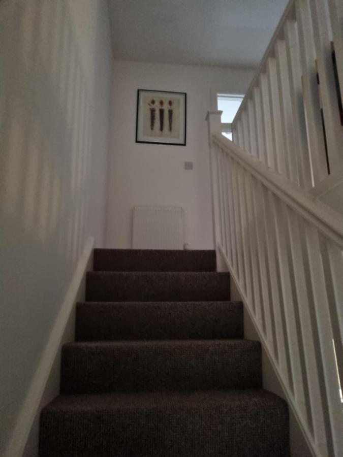 Modern 3 Bedroom Semi Detached Home リマバディ エクステリア 写真