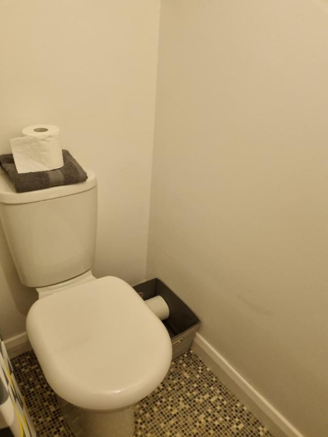 Modern 3 Bedroom Semi Detached Home リマバディ エクステリア 写真