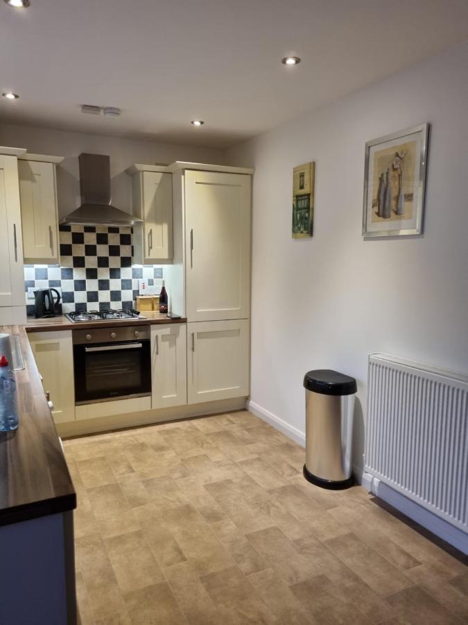 Modern 3 Bedroom Semi Detached Home リマバディ エクステリア 写真