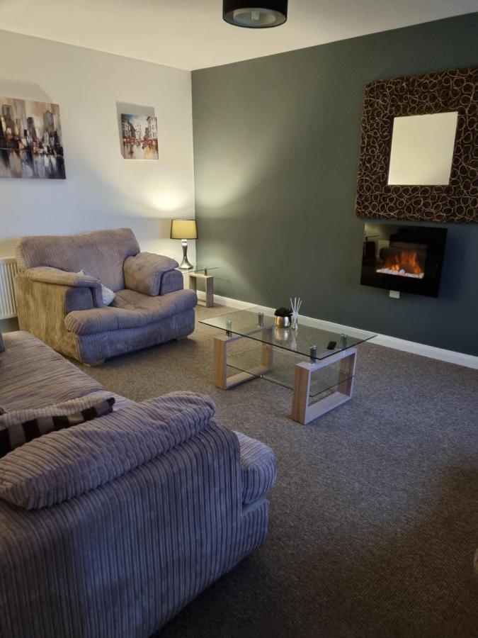 Modern 3 Bedroom Semi Detached Home リマバディ エクステリア 写真