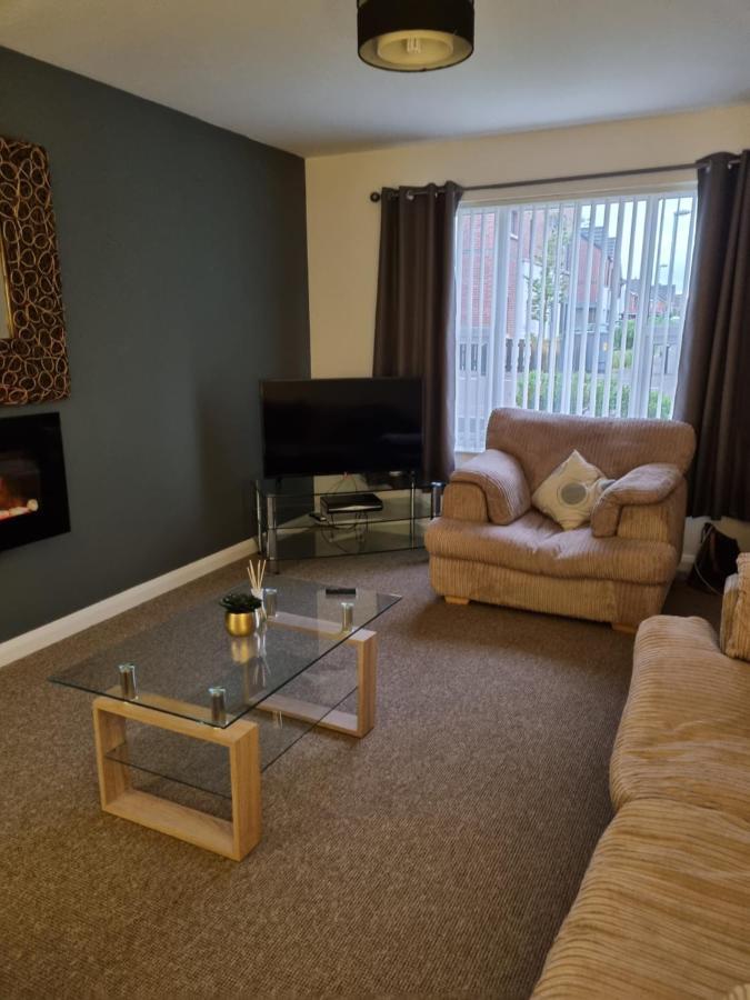 Modern 3 Bedroom Semi Detached Home リマバディ エクステリア 写真