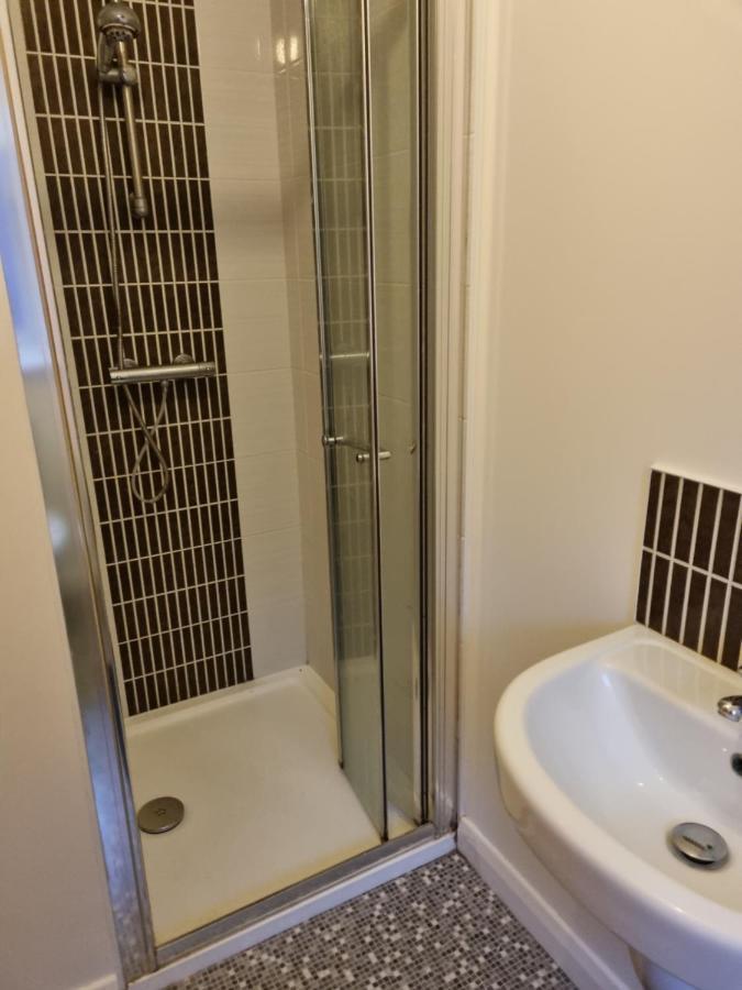 Modern 3 Bedroom Semi Detached Home リマバディ エクステリア 写真