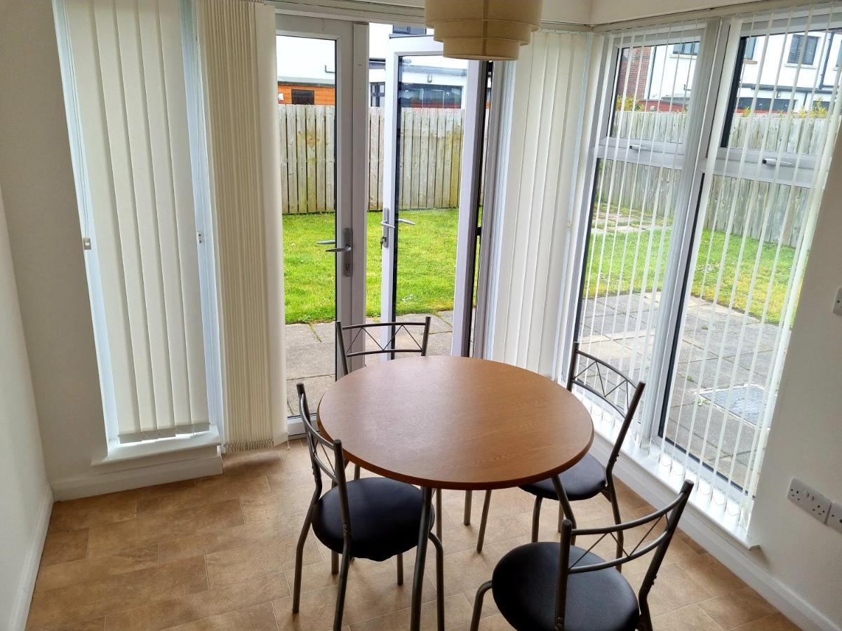 Modern 3 Bedroom Semi Detached Home リマバディ エクステリア 写真