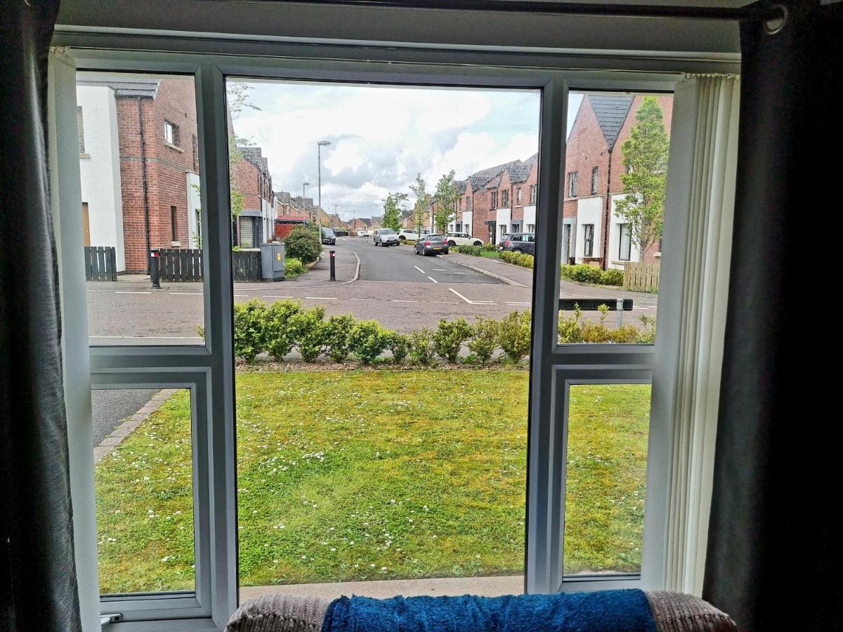 Modern 3 Bedroom Semi Detached Home リマバディ エクステリア 写真